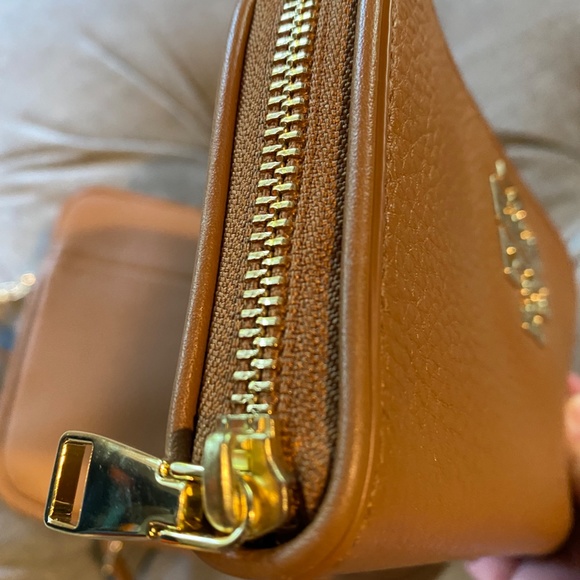Tory Burch Tan Pebbled Leather Crossbody Bag & Matching Zip Around Wallet Set - Picture 12 of 16